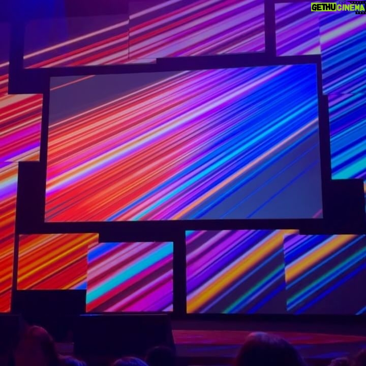 Mariana Molina Instagram - que experiência incrível conhecer o @rio2c e descobrir as coisas incríveis que estão chegando no audiovisual ♥️
