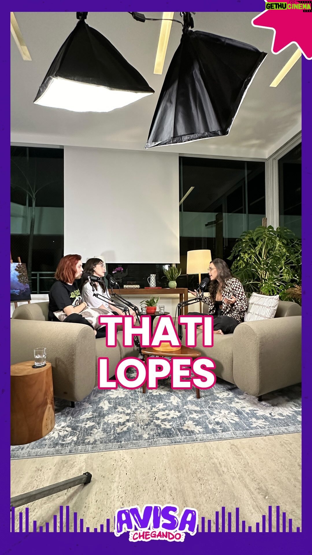 Mariana Molina Instagram - E fechando a nossa 4ª temporada com uma ótima “escolha” de convidada: @thatilopes 😂💜 (contém spoiler) O papo foi como sempre uma delícia, falamos sobre como as nossas escolhas influenciam diretamente as nossas relações. Imperdível, tá? Na próxima quinta-feira no nosso canal do YouTube 🎬 #avisachegando #sophiaabrahao #marianamolina #thatilopes #videocast