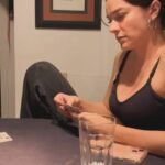 Mariana Molina Instagram - eu jogando baralho, alguns pets e frases motivacionais
