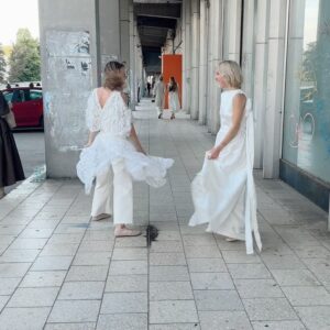 Mariana Prachařová Instagram - marriage story🤍
written by: sám život
directed by: Dana Batulková
costume designer: Martin Kohout 
Cast: Natálie Šebková, Mariana Prachařová, Dana Batulková a další…
location: Strahov
V českém znění…