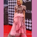 Mariana Prachařová Instagram - poslední ohlédnutí za @mbpfw! a jen chci říct, že jsem ráda, že je tu u nás akce, kam si člověk může zkusit vzít něco trochu “přes čáru”, odvázat se, projevit se. chápu, že pro někoho jsou některý kreace moc, ale pro mě je tohle vždycky možnost zkusit zkombinovat nezkombinovatelný, vzít si na sebe něco jinýho než je běžný, užít si to, cítit se dobře a i když třeba nevypadám jak modelka z plakátu a mám na sobě něco, co nemusí lichotit postavě, jsem to já a nějaká moje vize toho, co se mi líbí a co mě prostě ba🩷 a já vám děkuju za včerejší krásný zprávy a ohlasy na moje vyjádření ohledně názorů na to, jak se kdo oblíká. pár z vás napsalo, že i díky mně se v oblíkání víc odvázalo a dalo jim to sebevědomí v tom vynést něco trochu jinýho než je běžný a že ten styl, co nosím jsem prostě já a patří to ke mně a i kvůli tomu mě sledujete. a taky, že byste mě hned strčili vedle Carrie do Sexu ve městě😄to je teda velká pocta a to si úplně připsat nemůžu, ale hezky se to čte! Tak díky a nebojte se v tom oblíkání odvázat, i když je to třeba MOC! Oblíkání je způsob vyjádření! A každej máme ten způsob jinej a je to právě to hezký🌸