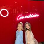 Mariana Prachařová Instagram – Co jste naposledi viděli v divadle? aneb tohle je mix z mýho kulturního týdne🎭

~za poslední týden jsem stihla jednu výstavu Tima Burtona, představení Amerikánka, představení Okamžik, mamky premiéru hry Tekoucí písky a film Kaskadér s Goslingem. Myslim, že kulturně jsem si to předplatila na další měsíce dopředu.