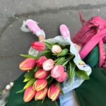Mariana Prachařová Instagram - a další týden je fuč! já jsem si dala víkend na to zandat zimní věci, vyndat jarní, protřídit je, ale taky se jít nadejchat čerstvýho vzduchu a užít si tyhle božský dny. a taky si udělat radost kytkou. to muselo bejt🌸