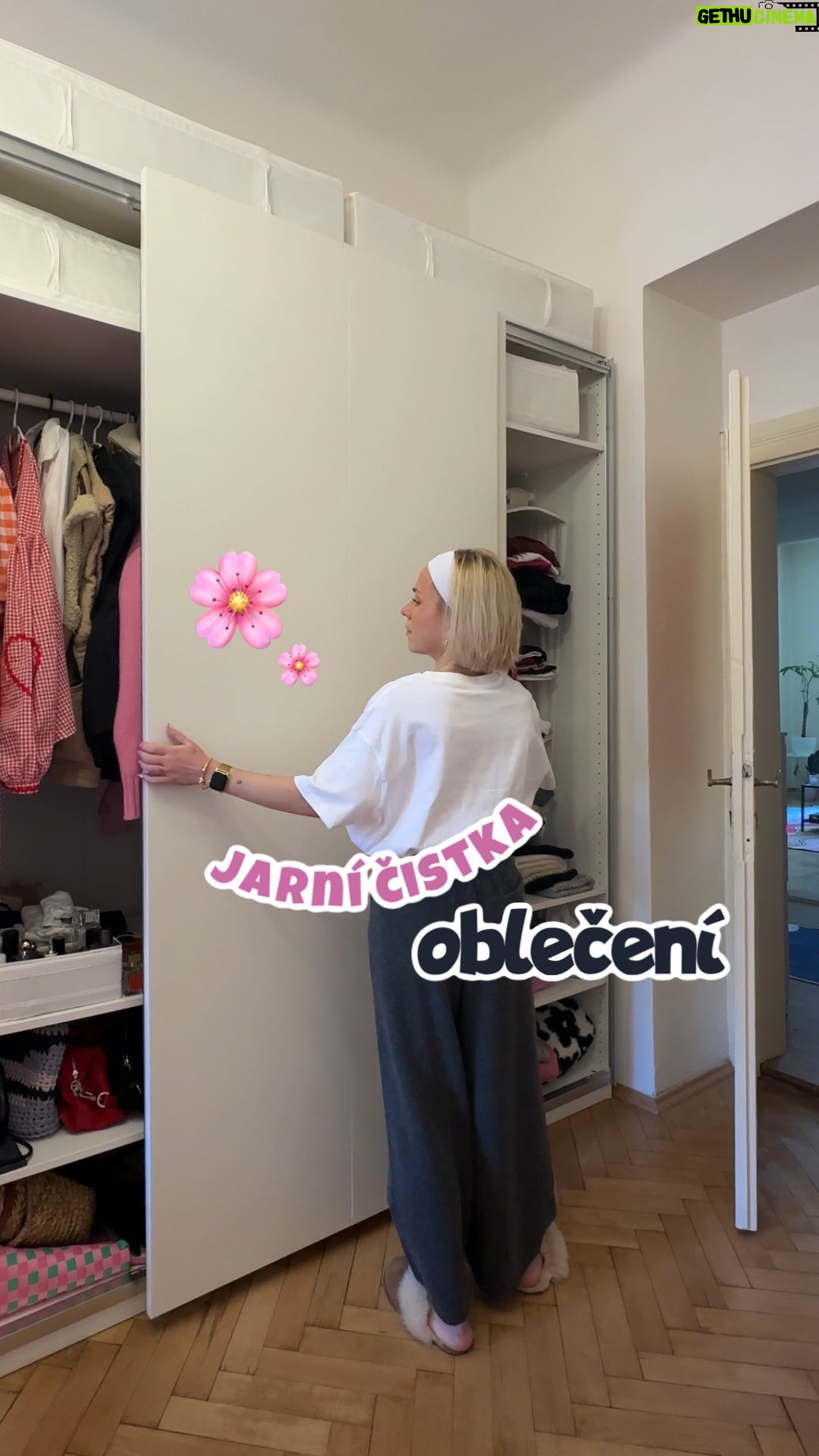 Mariana Prachařová Instagram - Jarní čistka šatníku a úklid zimních věcí🌸