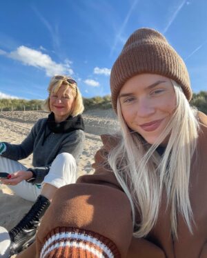 Mariana Prachařová Instagram - Všechno nejkrásnější všem ženám ke Dni matek! 
Jste hrdinky a máte můj obdiv.
A ten největší má ta moje🩷

Děkuju za to, že jí mám!