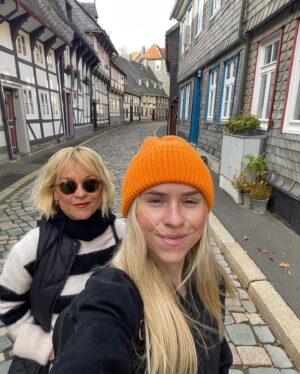 Mariana Prachařová Instagram - Všechno nejkrásnější všem ženám ke Dni matek! 
Jste hrdinky a máte můj obdiv.
A ten největší má ta moje🩷

Děkuju za to, že jí mám!