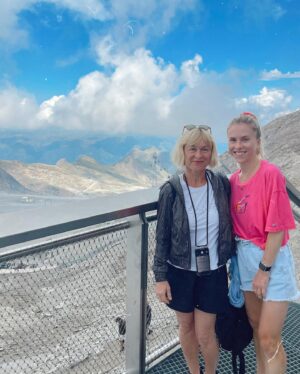 Mariana Prachařová Instagram - Všechno nejkrásnější všem ženám ke Dni matek! 
Jste hrdinky a máte můj obdiv.
A ten největší má ta moje🩷

Děkuju za to, že jí mám!