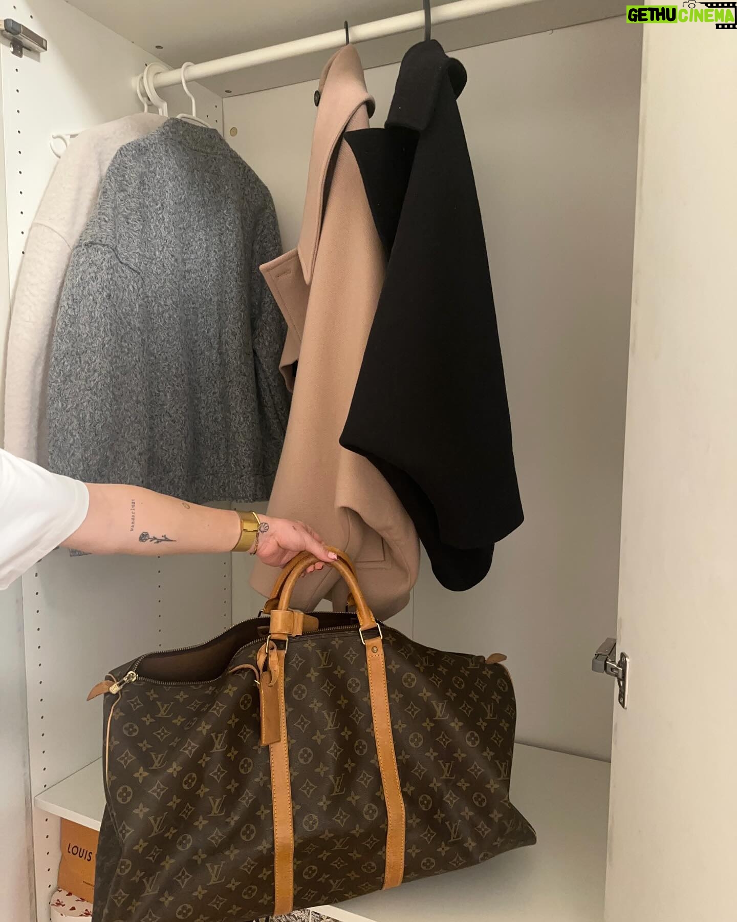 Mariana Prachařová Instagram - a další týden je fuč! já jsem si dala víkend na to zandat zimní věci, vyndat jarní, protřídit je, ale taky se jít nadejchat čerstvýho vzduchu a užít si tyhle božský dny. a taky si udělat radost kytkou. to muselo bejt🌸