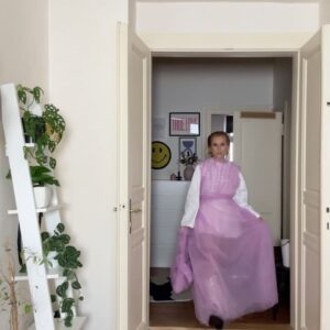Mariana Prachařová Instagram - Moc děkuju i letos za pozvání na @mbpfw💃🏼
Tohle je mix z prvního dne a zahajovací akce ELLE GALA, kde měli přehlídky Liběna Rochová, Martina Spetlova, Michael Kovacik, Miro Sabo, Nehera a On the boat. Letos se to koná v Tyršově domě a prostory pro přehlídky tam jsou myslim moc zajímavý.

P.S. Poslední fotku nazývám zázrakem, protože je to momentka a ty já mívám většinou nepoužitelný. Takže veliký děkuju ještě jednou @zorkahejdova za zachycení vzácného okamžiku, kdy vypadám celkem sofistikovaně a nemám u toho pusu dokořán nebo zavřený oči😄