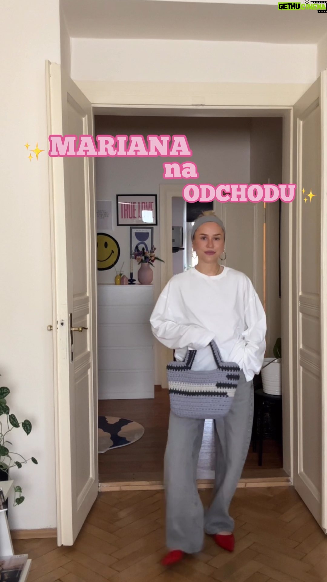 Mariana Prachařová Instagram - Tak jaký outfit vás baví nejvíc? #MarianaNaOdchodu 🚶🏼♀️ #outfit #ootd #outfitinspiration #outfitoftheday #prague #outfitideas #outfitinspo #hm #lindex #asos #zara #oysho #tommyjeans #zara #uniqlo #oversizedoutfit #oversizeddress #springoutfit #springoutfits #adidasoriginals #adicolor #oversizeddress #tullee #tulledress #uggsandals