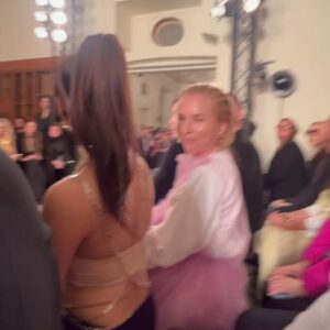 Mariana Prachařová Instagram - Moc děkuju i letos za pozvání na @mbpfw💃🏼
Tohle je mix z prvního dne a zahajovací akce ELLE GALA, kde měli přehlídky Liběna Rochová, Martina Spetlova, Michael Kovacik, Miro Sabo, Nehera a On the boat. Letos se to koná v Tyršově domě a prostory pro přehlídky tam jsou myslim moc zajímavý.

P.S. Poslední fotku nazývám zázrakem, protože je to momentka a ty já mívám většinou nepoužitelný. Takže veliký děkuju ještě jednou @zorkahejdova za zachycení vzácného okamžiku, kdy vypadám celkem sofistikovaně a nemám u toho pusu dokořán nebo zavřený oči😄