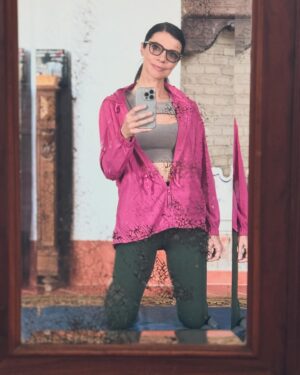 Maribel Verdú Instagram - El antes y el después con Rita al atardecer.
Al final entrenar después de rodar tiene su recompensa🤓💪😜🎬
