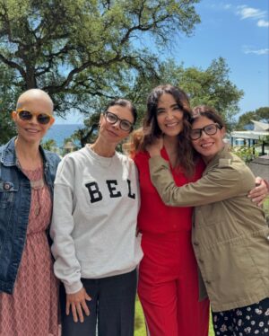 Maribel Verdú Instagram - Amigas que son un regalo.
Gracias Natalia @tachabeauty por hacer que las "trillizas" de la última foto hayamos gozado de un fin de semana en @hoteldonpepegm rodeadas de amor, mimos y risas en momentos más necesarios que nunca. 
Y a @bellezaenvena por elegir a personas tan importantes en mi vida para gozarlo.

@aura_garrido 💖
@nataliaverbeke 💖
@lavidaencris 💖
@mirela_balic 💖
@verducarlota 💝
@marina_verdu2 💝