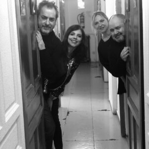 Maribel Verdú Instagram - #felizdiadelteatro 
#diamundialdelteatro 
#invencible mi última función.
Trabajaría cada día con ellos. Pero afortunadamente no los tengo solo en las tablas, forman parte muy importante de mi vida.
@nataliaverbeke 
@jorgecalvo_oficial 
@jorgeboschactor 
@castropilarcordero