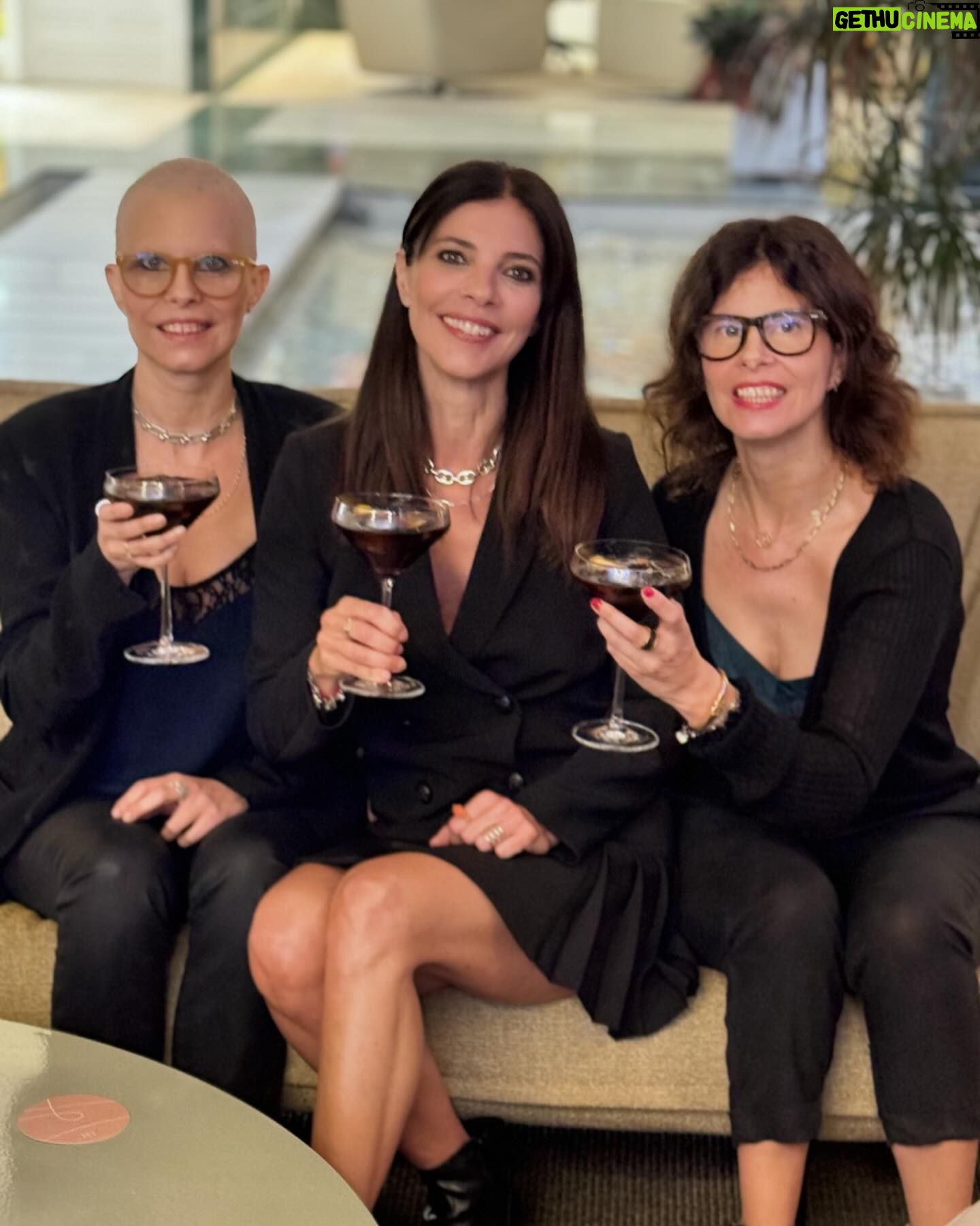 Maribel Verdú - 3 Likes - Amigas que son un regalo.
Gracias Natalia @tachabeauty por hacer que las "trillizas" de la última foto hayamos gozado de un fin de semana en @hoteldonpepegm rodeadas de amor, mimos y risas en momentos más necesarios que nunca.
Y a @bellezaenvena por elegir a personas tan importantes en mi vida para gozarlo.
@aura_garrido 💖
@nataliaverbeke 💖
@lavidaencris 💖
@mirela_balic 💖
@verducarlota 💝
@marina_verdu2 💝