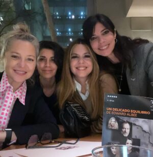 Maribel Verdú Instagram - Anoche @castropilar y yo gozamos del talento de nuestras amigas talentosas y bonitas @aliciaborrachero y @manuelavelascooficial en el centro cultural de la villa. Y claro, tuvimos que celebrarlo 🤓🤓🤓🤓
"Un delicado equilibrio"
!Enhorabuena a tod@s los que estáis en la función y nos hacéis disfrutar!

#vivaelteatro
#vivalasbuenasamigas