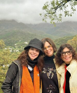 Maribel Verdú Instagram - Lluvia, desconexión, mucho amor y muchas risas. Lo bueno, siempre compensando a lo malo. ¿verdad cuquitas? Y si es en nuestra #malaga querida todo es mejor.
