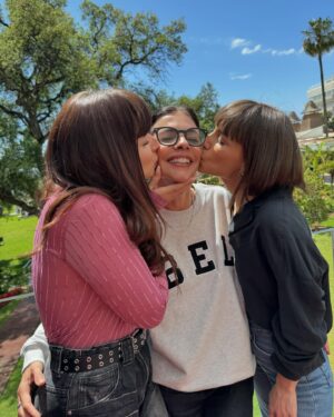 Maribel Verdú Instagram - Amigas que son un regalo.
Gracias Natalia @tachabeauty por hacer que las "trillizas" de la última foto hayamos gozado de un fin de semana en @hoteldonpepegm rodeadas de amor, mimos y risas en momentos más necesarios que nunca. 
Y a @bellezaenvena por elegir a personas tan importantes en mi vida para gozarlo.

@aura_garrido 💖
@nataliaverbeke 💖
@lavidaencris 💖
@mirela_balic 💖
@verducarlota 💝
@marina_verdu2 💝