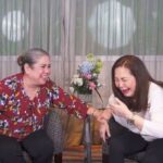 Maricel Soriano Instagram – ANDITO NA SIYA!😱

Palagi kong nakikita ang name niya sa mga comments niyo at pwes, pinaunlakan tayo ng aking favorite, Tita Nova Villa 💕

Mga kwentong katatawanan ang malalaman niyo tonight sa ating new episode 🤣

Abangan mamaya!