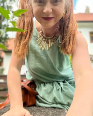 Marie Doležalová Instagram - @tereza.voriskova Tak dneškem jsem dokázala, že ty tvoje šaty jsou geniální, Terezko. Zatímco celý léto je tahám po chalupách a poctivě je prasím, tak jak sis to přála, dneska jsem je vynesla na svatbu. Tak si predstavuju geniálně univerzální šaty! Dík!!!♥️♥️ P.S.: Luky a Denisko, děkujeme za pozvání, měli jste to krásný!!
