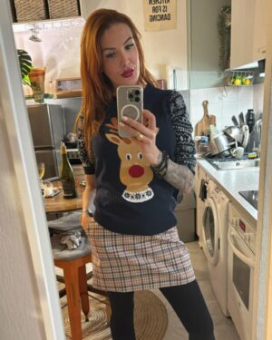 Marie Garet Instagram - Joyeux Noël à toutes et à tous, j’espère que vous avez pleinement profité de la présence et de l’amour de vos proches ❤️