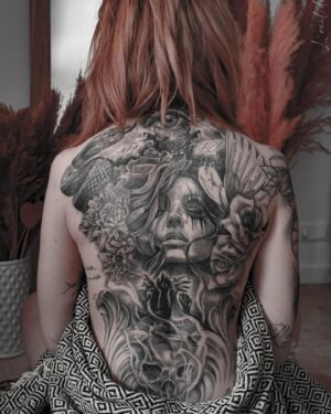 Marie Garet Instagram - Merci à @zeuxis_ink pour ce magnifique tatouage et à @gagaanails pour ce shooting exceptionnel ❤️