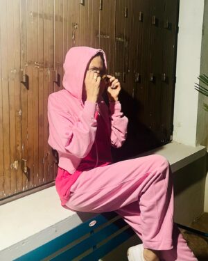 Marie Garet Instagram - La vie appartient à ceux qui se lèvent très tôt pour jouer à la Barbie 😜💅🏻👚👛
I’m a Barbie girl défraîchie 🤫🫣🤭
#barbie #mattel #girl #dedicasse #jekiffegarderlesetiquettesavecleprix #barbieavendre #antivolvsetiquette #pink #binouiavantjetaisunebarbie ❤️
Au fête soyez cools aujourd’hui c’est la fête des Marie 😜 alors bonne fête à toutes ces meufs complètement déjantées 🥳
Ensemble @zara