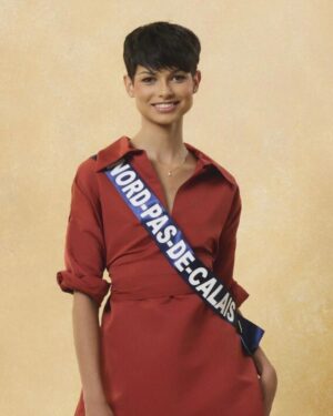 Marie Garet Instagram - Fière de mes origines! La plus belle miss France au monde… un charisme, un bagou, une spontanéité, waouhhhh merci d’avoir cerné en cette fille tout ce que je prône depuis tant d’années 🙏🏻
#spontaneite #bellepersone #belleame #simplicite #beauteexterieurvsbeauteinterieur #evegilles #fieredemesorigines