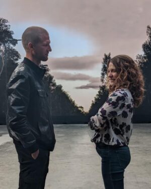 Marie Hennerez Instagram - Dès ce soir, commence la dernière intrigue pour cette chère Léa Nebout.
Et il va encore lui arriver des bricoles !

En compagnie de @dom.engel aussi brutal en fiction que doux dans la vie. 

Encore merci @pblvofficiel @france3 
⚡️🔥⚡️