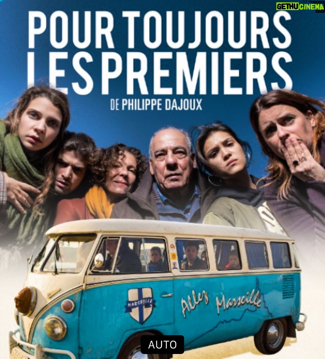Marie Hennerez - 5.3K Likes - « Je reviendrai un jour, un beau matin, parmi vos rires .. » Hardy
Michel, je pense à toi et à cette scène magnifique que nous avions tourné dans le crématorium de ce beau prime, si particulier et plein de rires. Tu étais si touchant..
C’est avec un immense chagrin que nous, les comédiennes et comédiens de la série Plus belle la vie, avons appris le décès de notre partenaire et ami Michel Cordes, survenu vendredi 5 mai à son domicile.
Nous l’avons rencontré, côtoyé, et aimé avec cette évidence générée par sa personnalité généreuse et passionnée, sa gentillesse infinie, son regard sur le monde si vibrant. Et son rire fracassant.
Nous nous souviendrons des innombrables séquences tournées avec lui, de notre complicité, de notre joie de le retrouver dans les studios de Plus Belle La Vie, et derrière son bar mythique.
Il était, il est et sera pour toujours Roland Marci, l’inoubliable patriarche du Mistral, le pilier de la série, l’incarnation du Sud qu’il aimait tant.
Nous adressons nos plus vives condoléances à sa famille, et ses proches.
Les comédiennes et comédiens de Plus Belle La Vie.
#plusbellelavie #michelcordes