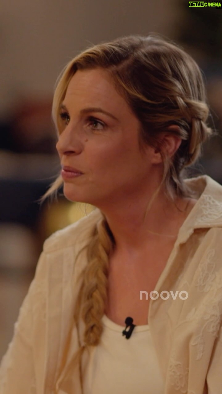 Marie-Lyne Joncas Instagram - @marielynejoncas prend du temps avec les deux équipes tout juste avant l’élimination... Le grand chantier RONA, ce soir, jeudi, 19h30 sur Noovo et en rattrapage sur noovo.ca. #legrandchantierrona #noovo