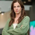 Marie-Lyne Joncas Instagram - Ma nouvelle famille pour les prochains mois…. années? Je jouerai Sophie Lacoste, dans Dumas, la nouvelle série de Luc Dionne qui tourne autour de l’univers des firmes d’enquêtes privées! Qui aurait cru que de manger du métal dans @ici.stat allait me donner un fucking lead dans Dumas! Je me pince!