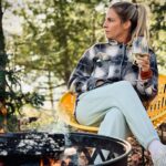 Marie-Lyne Joncas Instagram - Ma fausse pub pour @oraki.ca avec le cellulaire 3 cams de @will.bouffard Miam le feu, miam le vin, miam le soleil d’automne, moins miam le changement d’heure!