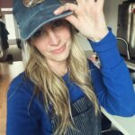 Marie-Lyne Joncas Instagram - Recevoir le plus beau cadeau du monde, une casquette (ma nouvelle passion) avec mon beau Martin dessus! Merci tellement @abico.shop Je vais dormir avec tellement je l’aime!