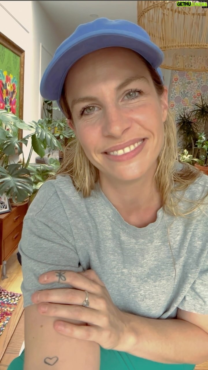 Marie-Lyne Joncas Instagram - Le grand chantier Rona oppose douze couples qui s’affrontent dans l’espoir de réaliser leur plus grand rêve : acquérir une maison. 💙 Inscrivez-vous dès maintenant sur noovo.ca. #legrandchantierrona #noovo