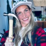 Marie-Lyne Joncas Instagram - GROSSE NOUVELLE À ANNONCER DEMAIN! Je suis très très très énervée de ça! Voici un indice dans la photo! 🔨 Projet personnel? Projet professionnel? Projet Blair? VOUS LE SAUREZ PREMIÈRE HEURE DEMAIN? 🤫🤐 Vous avez une idée?