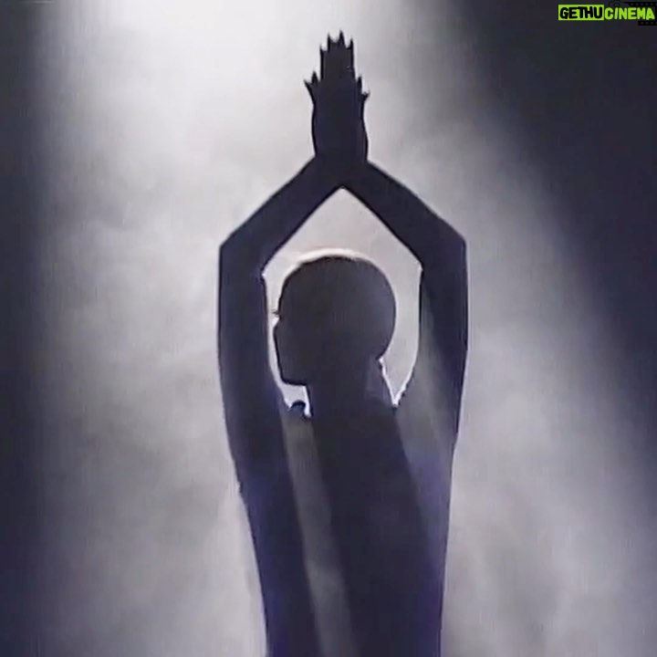 Marie-Mai Instagram - Le temps passe tellement vite… Ça fait 20 ans déjà que j’ai la chance de faire le métier de mes rêves, de me lancer tête première dans plein de projets qui me comblent au quotidien. 20 ans de musique, de vidéoclips, de spectacles, de vous et de nous surtout. C’est le cœur rempli de fierté que je vous présente aujourd’hui « Marie-Mai Immuable », une émission spéciale, réalisée avec mes préférés @franceaimy, @derekbranscombe et l’équipe de @romeoetfils, qui sera diffusée le 25 février 21 h à @telequebec pour souligner mes 20 ans de carrière. Immuable, c’est une expérience musicale et visuelle dans laquelle je revisite mon répertoire, entourée de musiciens, danseurs et artistes que j’admire, en plus de vous présenter deux nouvelles chansons. 🤩 À travers la nostalgie, l’audace et l’authenticité, ce spectacle cinématographique en trois actes retrace les grands moments de ma carrière, à la croisée du passé, du présent et du futur. 💜