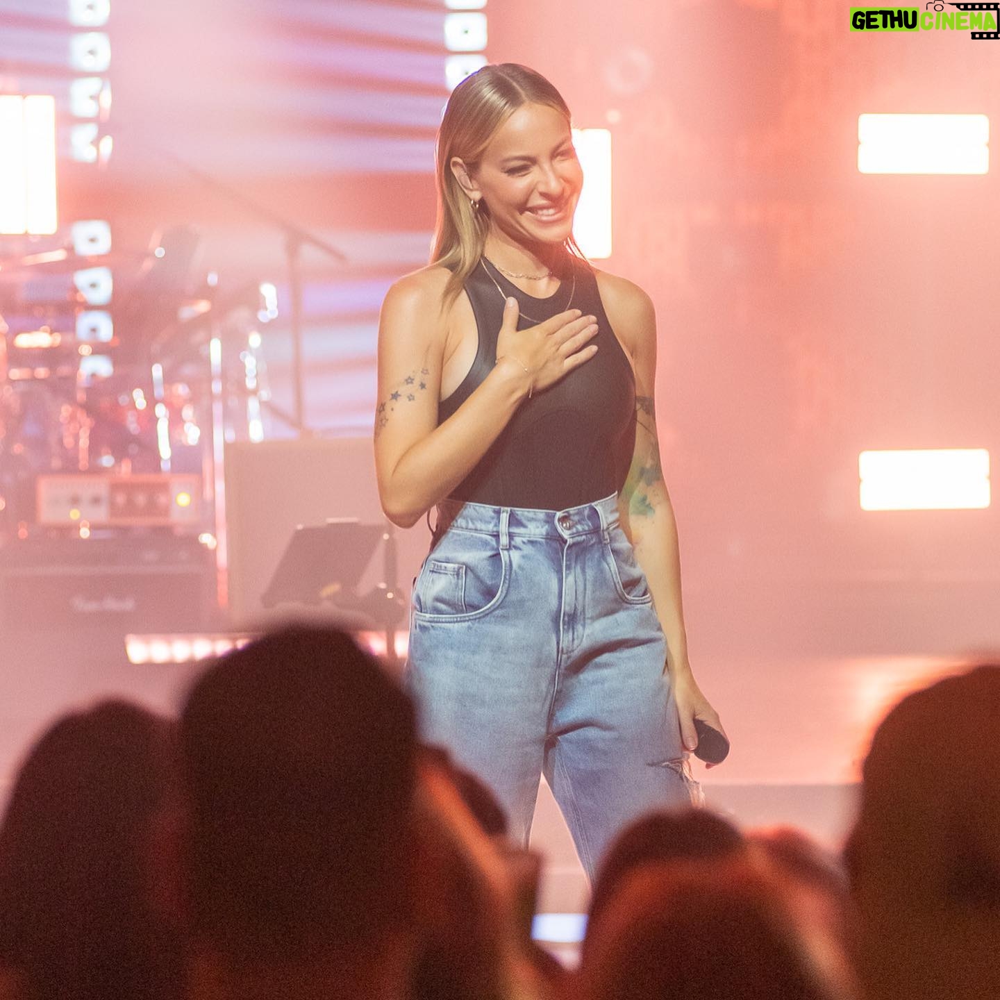 Marie-Mai - 4.2K Likes - Quel plaisir de lancer la 21e saison de @belleetbumtq ce samedi 9 septembre à 21 h sur les ondes de @telequebec! 🎤🎶
De belles rencontres musicales avec des artistes que j’adore et j’y interprète même une nouvelle chanson! Manquez pas ça! 💙
@matt_lang_music
@howaboutnao
📸 Claude Dufresne