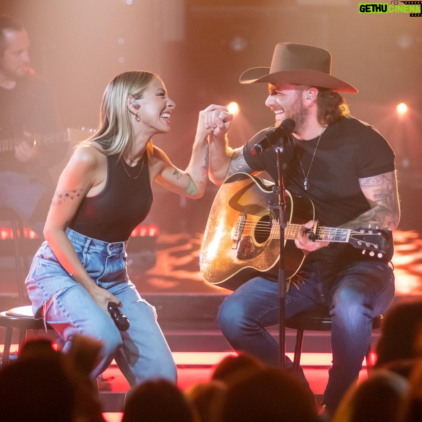 Marie-Mai - 4.2K Likes - Quel plaisir de lancer la 21e saison de @belleetbumtq ce samedi 9 septembre à 21 h sur les ondes de @telequebec! 🎤🎶
De belles rencontres musicales avec des artistes que j’adore et j’y interprète même une nouvelle chanson! Manquez pas ça! 💙
@matt_lang_music
@howaboutnao
📸 Claude Dufresne