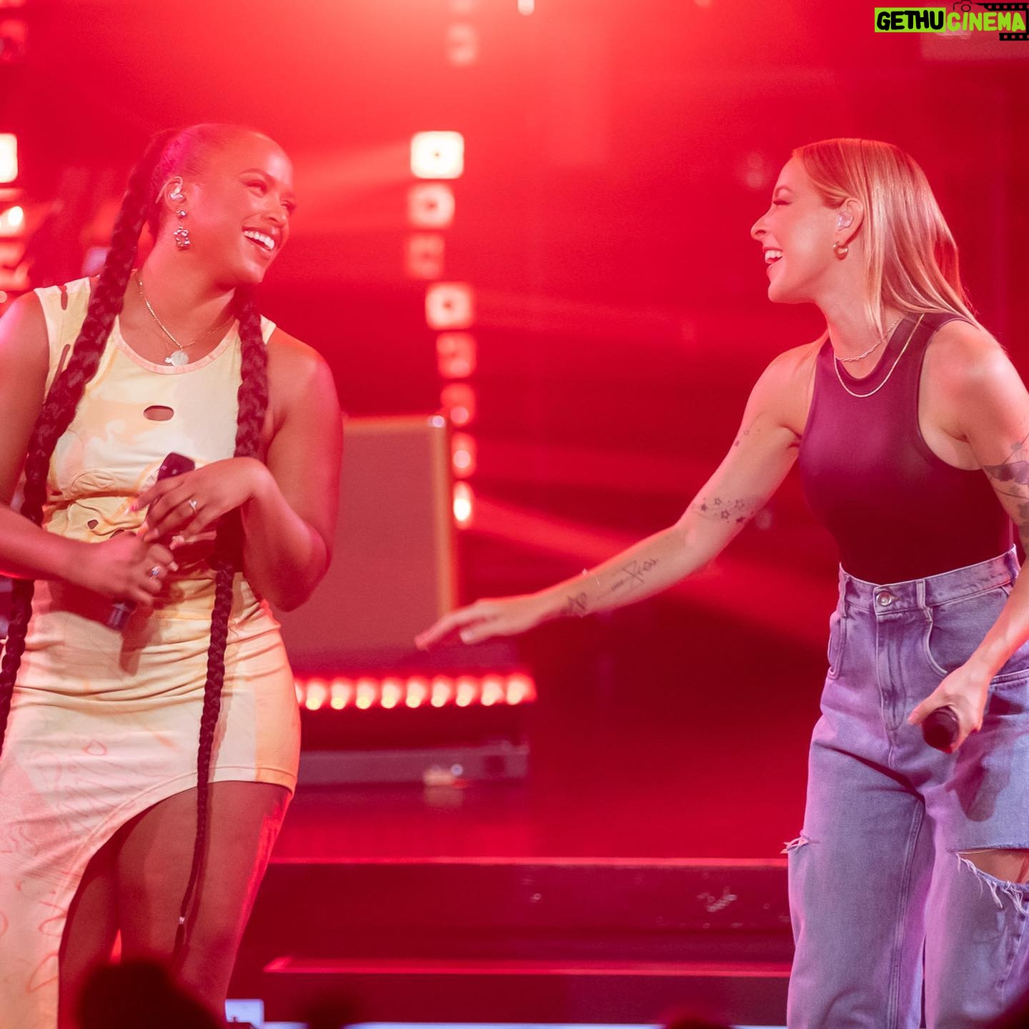 Marie-Mai - 4.2K Likes - Quel plaisir de lancer la 21e saison de @belleetbumtq ce samedi 9 septembre à 21 h sur les ondes de @telequebec! 🎤🎶
De belles rencontres musicales avec des artistes que j’adore et j’y interprète même une nouvelle chanson! Manquez pas ça! 💙
@matt_lang_music
@howaboutnao
📸 Claude Dufresne