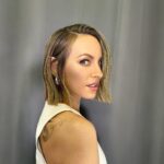 Marie-Mai Instagram – Big chop✂️✂️✂️ @mariemaireal Coup de tête de dernière minute littéralement avant le début de l’enregistrement!!!😅
Haircolor/Haircut/Hairstyle by me using @kerastase_official
Makeup @nico_blanchet_makeup 
#bob #bobhaircut #wetlook