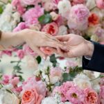 Marie-Mai Instagram – 38 m’a donné tous les outils pour que les prochaines années soient d’une grande beauté. 
Je n’ai jamais eu peur de voir ces chiffres monter. Je mérite mon âge, toutes les leçons et les expériences que j’en ai tiré avec le temps.
Il y a quelque chose d’extrêmement excitant de sentir que je suis plus inspirée que jamais, en paix avec moi-même et que j’embrasse encore ce qu’il y a devant moi comme si j’avais 18 ans.
Le temps emmène la sagesse. 
Il m’a toujours porté exactement là ou je devais être et surtout vers la personne qui a fait rebattre mon coeur d’amoureuse. 
L’homme avec qui TOUT redevient possible. 
Avec toutes les joies de ma vie publique, 
j’ai aussi, un amour dans ma vie privée que je souhaite garder discret, comme un secret précieux.
And just like that, le jour de mon 39e anniversaire, il m’a fait la grande demande et j’ai dit OUI 💍🥰