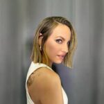 Marie-Mai Instagram – Big chop✂️✂️✂️ @mariemaireal Coup de tête de dernière minute littéralement avant le début de l’enregistrement!!!😅
Haircolor/Haircut/Hairstyle by me using @kerastase_official
Makeup @nico_blanchet_makeup 
#bob #bobhaircut #wetlook