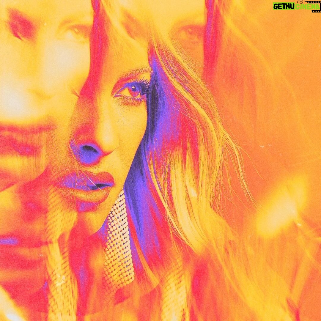 Marie-Mai Instagram - Ma nouvelle chanson POUR TOI sera disponible sur toutes les plateformes le 17 février prochain et vous pouvez la pré-sauvegarder dès maintenant! 😍🎶 Lien en bio! À sa sortie, Pour toi sera accompagnée d’images tirées d’Immuable, mon documentaire-spectacle qui lui sera diffusé à @telequebec le 25 février 21 h pour souligner mes 20 ans de carrière. 🧡 Merci à @jaymielavigne et @max.ant pour cette collaboration hallucinante! Let’s fuckin go!😉