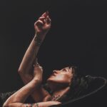 Marie-Mai Instagram – Quelque chose comme une libération.
🖤🤍🌙☀️✨
Noir sur Noir sur toutes les plateformes vendredi.
Lien dans la bio. 
#MM7