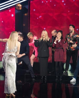 Marie-Mai Instagram - Ça sent le retour de @bigbrothercelebrites 💥💥💥
Pour vous faire patienter jusqu’à la première du 8 janvier, on retrouve la gang de @veroniqueetlesfantastiques pour BIG BROTHER, LE FANTASTIQUE RÉVEILLON!
Ils vivront une saison de Big Bro en 1 journée. Rien de moins!!!
Vous ne voulez VRAIMENT pas manquer ça!
Ce dimanche 11 décembre à 18h30 sur @noovo.ca! #bbcelebrites