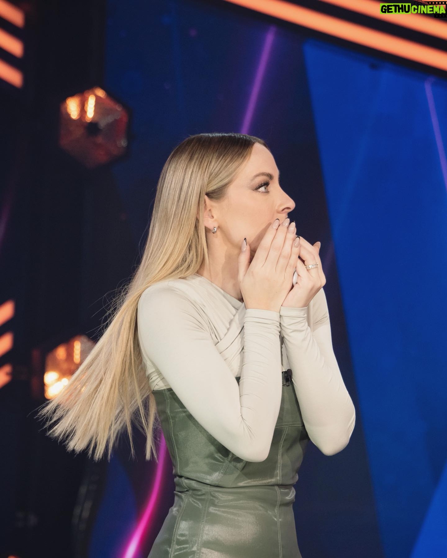 Marie-Mai Instagram - Ce soir, on vit une double élimination SURPRENANTE pour le moindre. C’est un méchant gros show qui vous attend! Manquez pas ça! @bigbrothercelebrites @noovo