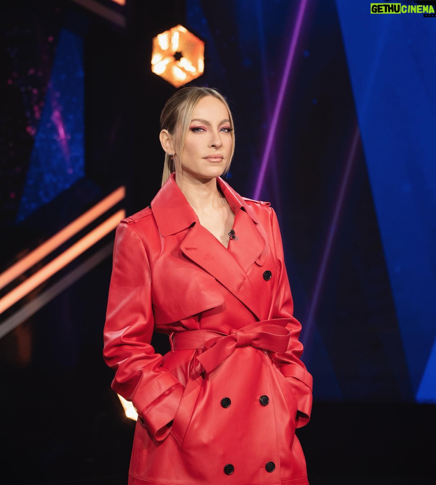 Marie-Mai Instagram - C’est aujourd’hui que la semaine ROUGE se termine et que la semaine du patron INVISIBLE commence. En voulez-vous de l’intensité? Y’en manque pas à @bigbrothercelebrites Ce soir 18:30 @noovo.ca