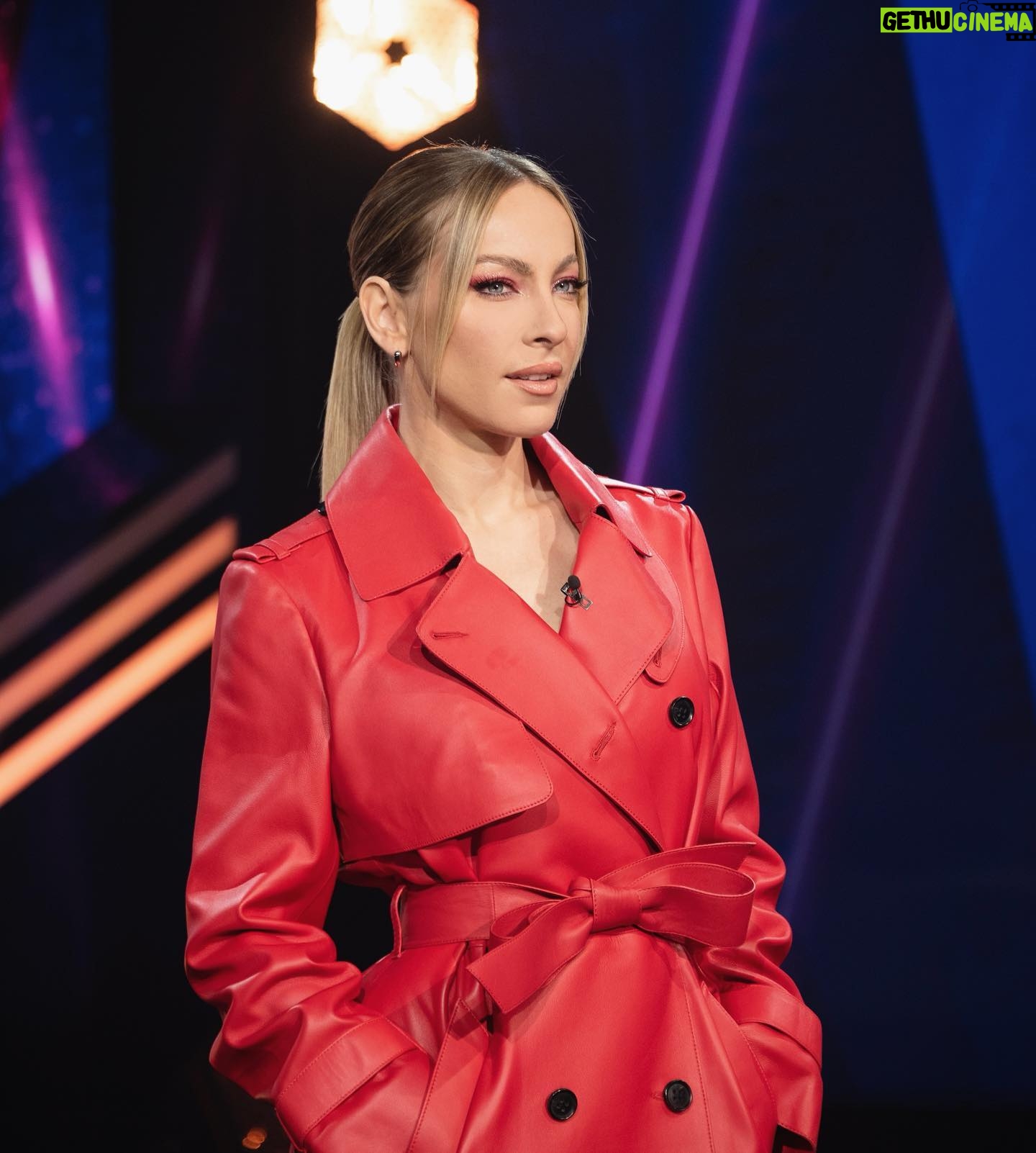 Marie-Mai Instagram - C’est aujourd’hui que la semaine ROUGE se termine et que la semaine du patron INVISIBLE commence. En voulez-vous de l’intensité? Y’en manque pas à @bigbrothercelebrites Ce soir 18:30 @noovo.ca