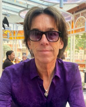 Marie Fredriksson Instagram - Purple look in London some time ago. Snow in Stockholm right now! Have a fab weekend y’all! 🎈🎈